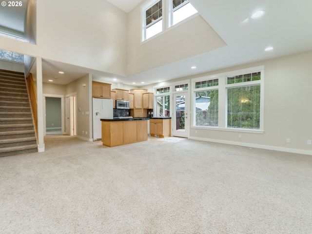 23708 1ST St Ne, Aurora, OR 97002