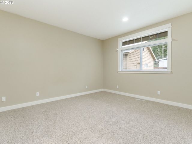 23708 1ST St Ne, Aurora, OR 97002