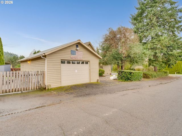 23708 1ST St Ne, Aurora, OR 97002