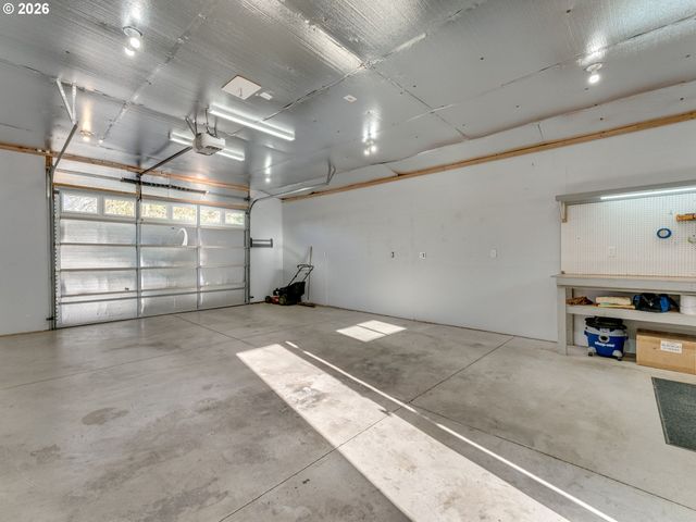 23708 1ST St Ne, Aurora, OR 97002