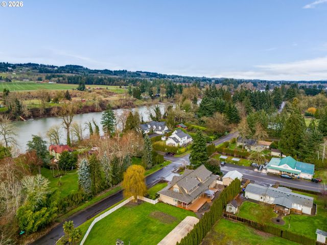 23708 1ST St Ne, Aurora, OR 97002