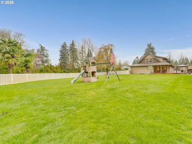 23708 1ST St Ne, Aurora, OR 97002