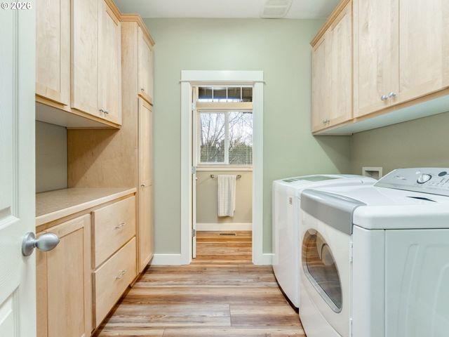 23708 1ST St Ne, Aurora, OR 97002