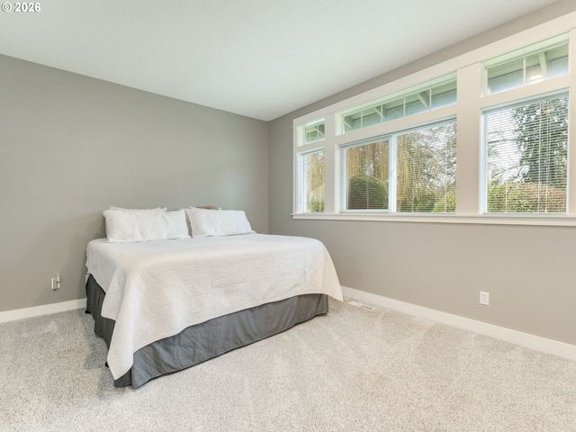 23708 1ST St Ne, Aurora, OR 97002