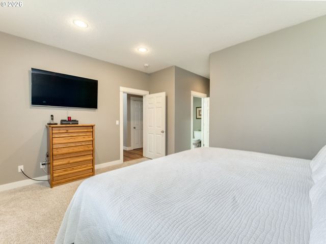 23708 1ST St Ne, Aurora, OR 97002