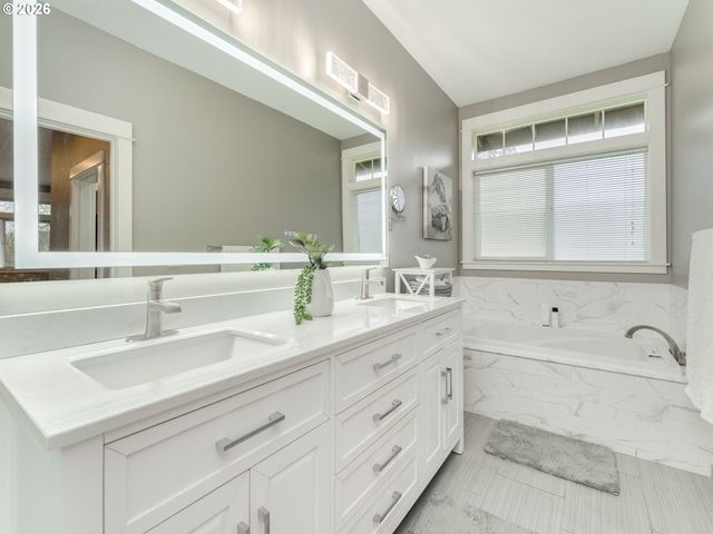 23708 1ST St Ne, Aurora, OR 97002