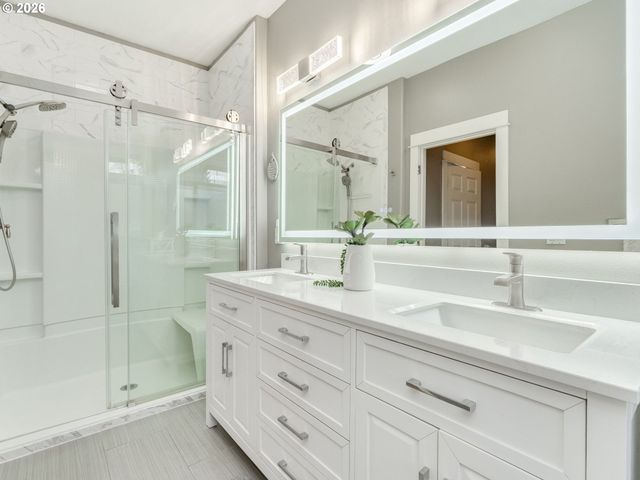 23708 1ST St Ne, Aurora, OR 97002