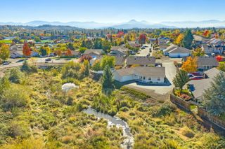 826 Crystal Drive, Eagle Point, OR 97524