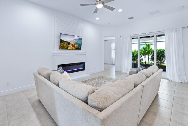 2590 Bella Vista Circle, Vero Beach, FL 32966