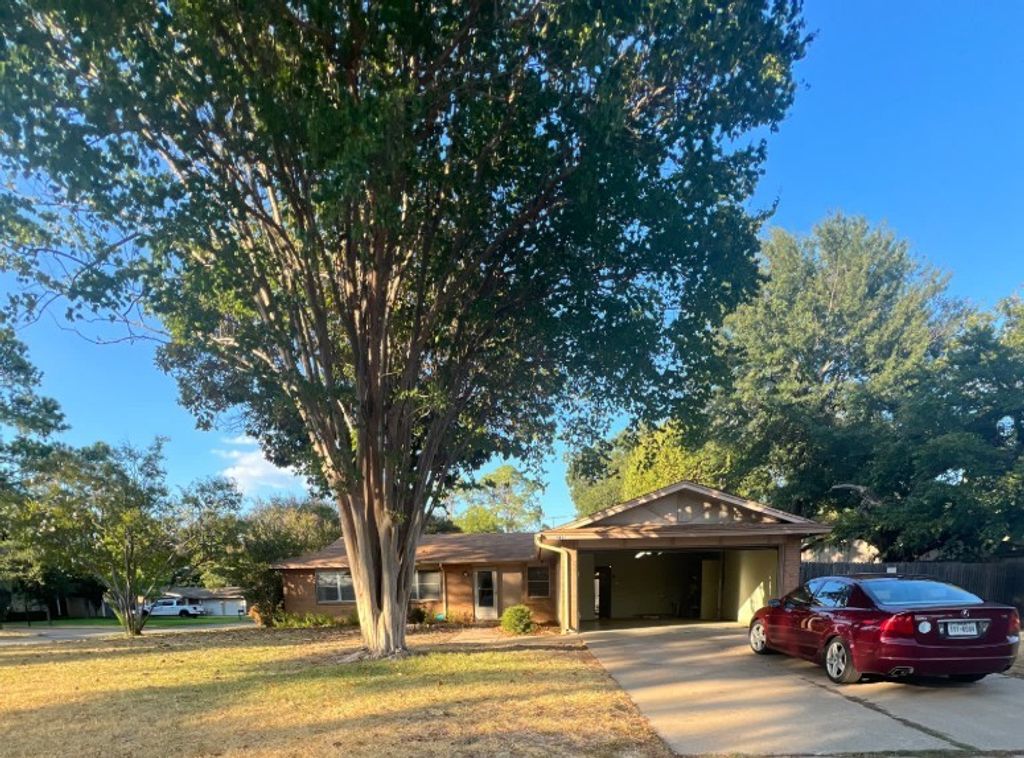 2715 Bellaire Court, Arlington, TX 76013