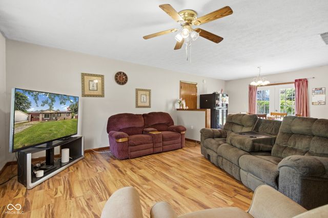 618 Meadows Drive, Mooresville, IN 46158