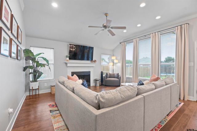 6981 Ranch Hill Dr, Flint, TX 75762