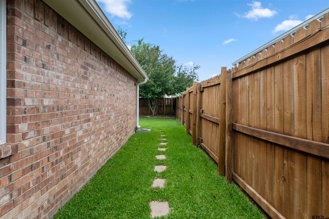 6981 Ranch Hill Dr, Flint, TX 75762