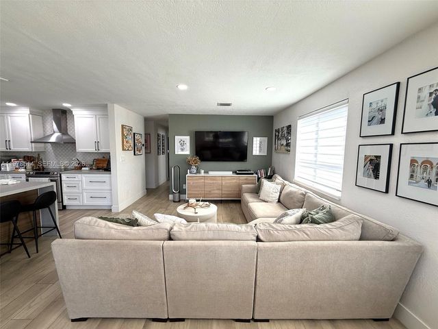 6545 SW 27th St, Miami, FL 33155