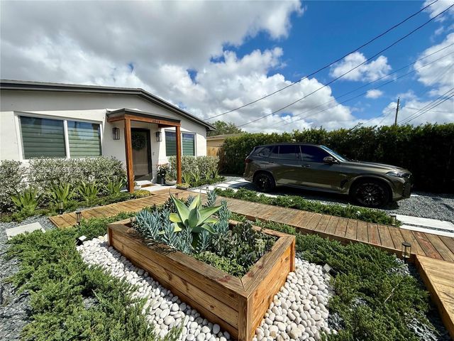 6545 SW 27th St, Miami, FL 33155