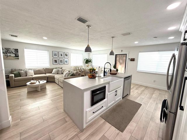 6545 SW 27th St, Miami, FL 33155