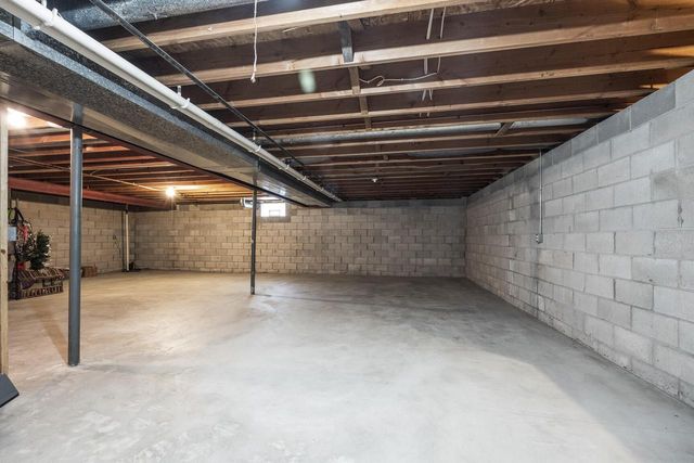 309 Woodlands COURT, Hartland, WI 53029