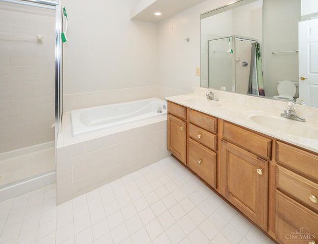 5905 Castlewood Crossing, Miami Twp, OH 45150