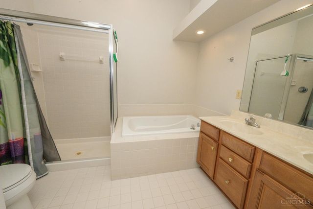 5905 Castlewood Crossing, Miami Twp, OH 45150