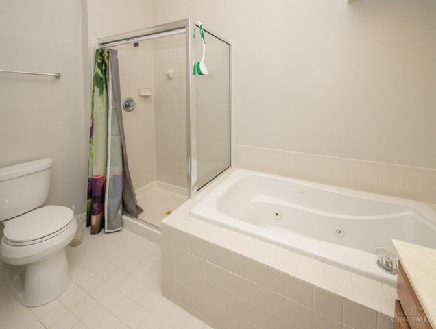 5905 Castlewood Crossing, Miami Twp, OH 45150