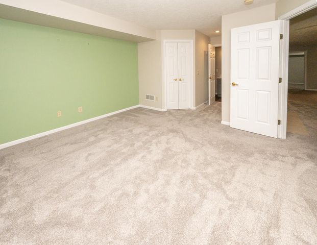 5905 Castlewood Crossing, Miami Twp, OH 45150