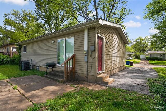 253 Elmdale Drive, Ferguson, MO 63135