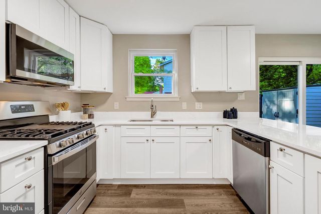 8909 VICTORIA RD, Springfield, VA 22151