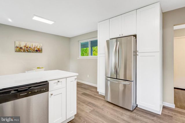 8909 VICTORIA RD, Springfield, VA 22151