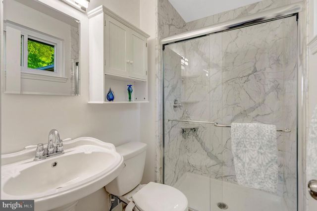 8909 VICTORIA RD, Springfield, VA 22151