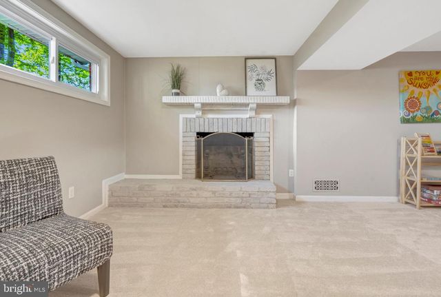 8909 VICTORIA RD, Springfield, VA 22151