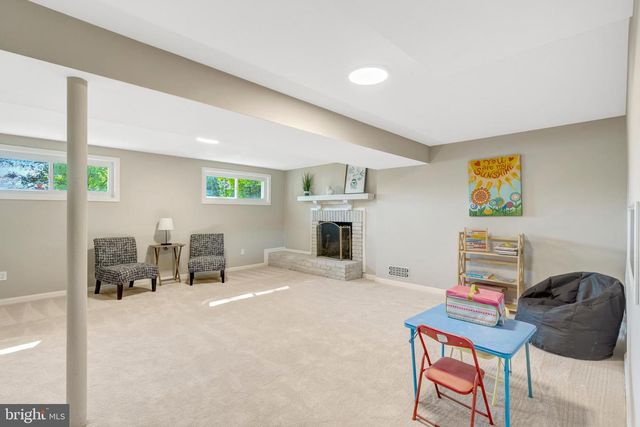 8909 VICTORIA RD, Springfield, VA 22151