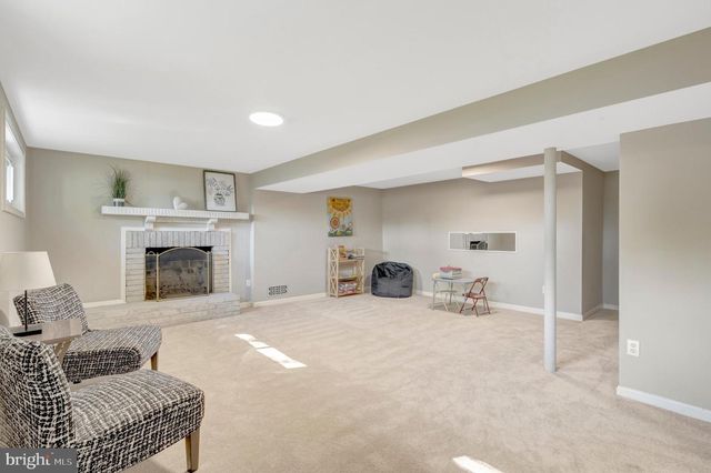 8909 VICTORIA RD, Springfield, VA 22151