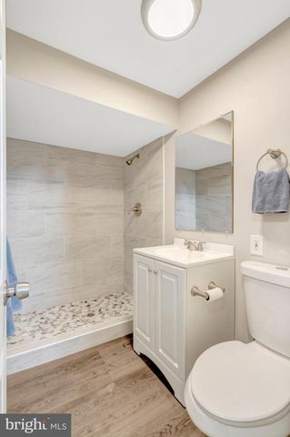 8909 VICTORIA RD, Springfield, VA 22151