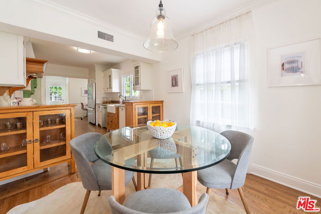 Image 10 of property listing at 5744 Calhoun Avenue, Sherman Oaks, CA 91401