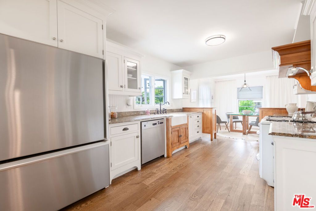 Image 11 of property listing at 5744 Calhoun Avenue, Sherman Oaks, CA 91401
