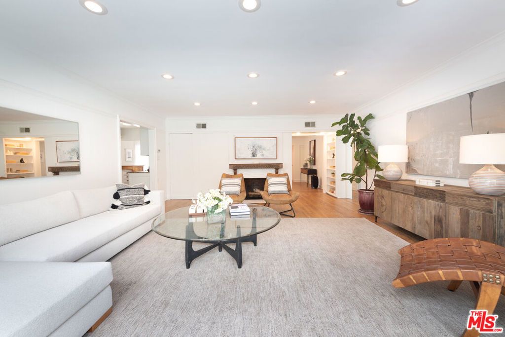 Image 18 of property listing at 5744 Calhoun Avenue, Sherman Oaks, CA 91401