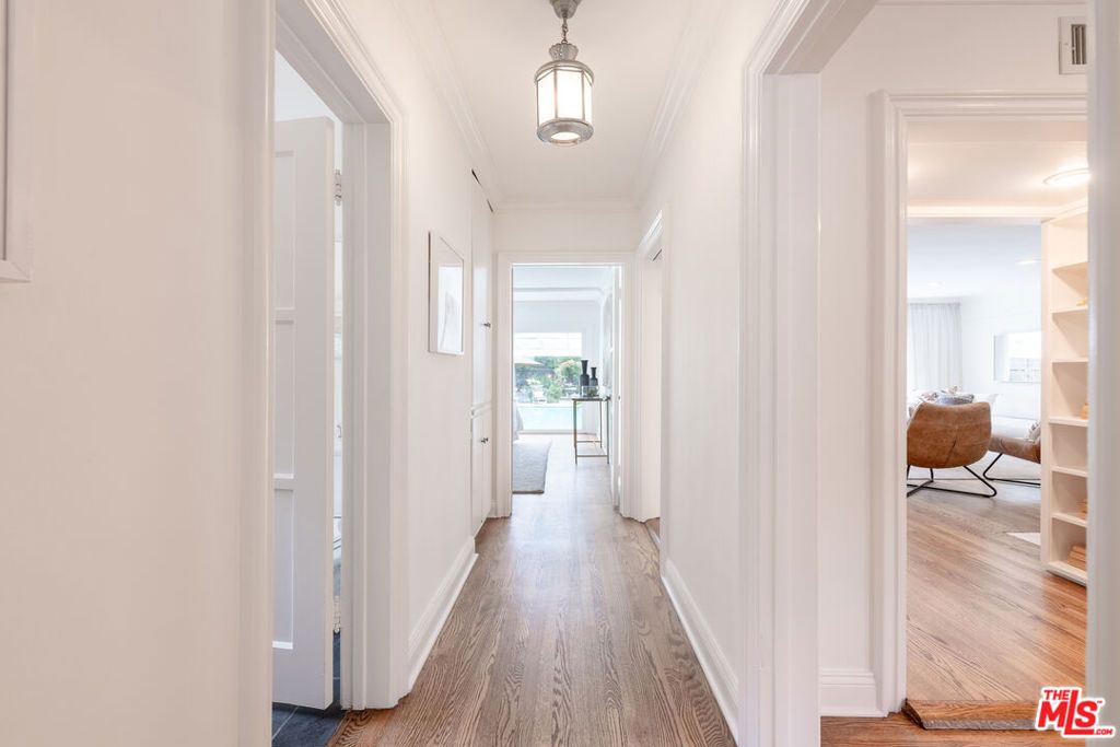 Image 20 of property listing at 5744 Calhoun Avenue, Sherman Oaks, CA 91401