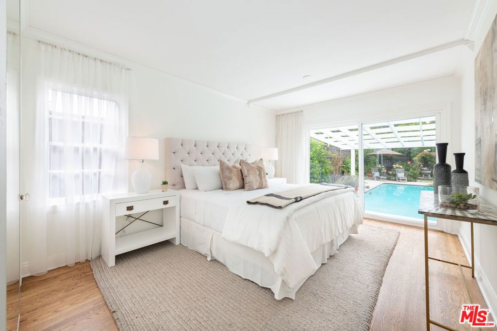 Image 21 of property listing at 5744 Calhoun Avenue, Sherman Oaks, CA 91401