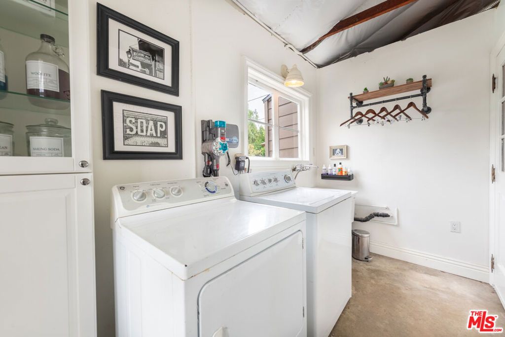 Image 24 of property listing at 5744 Calhoun Avenue, Sherman Oaks, CA 91401