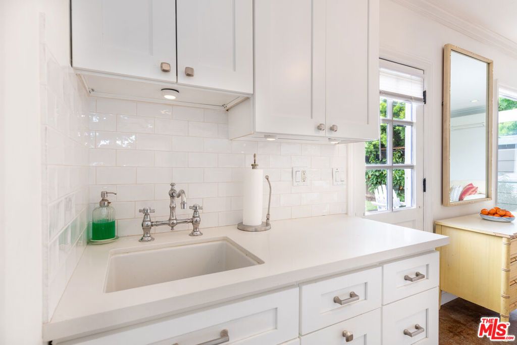 Image 29 of property listing at 5744 Calhoun Avenue, Sherman Oaks, CA 91401