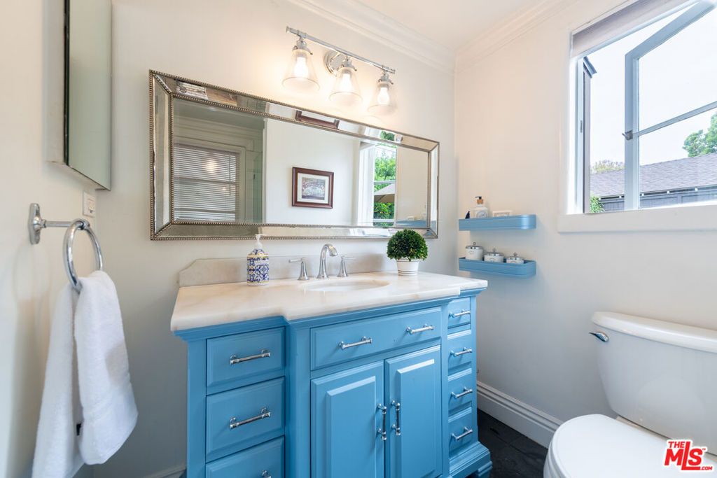 Image 30 of property listing at 5744 Calhoun Avenue, Sherman Oaks, CA 91401