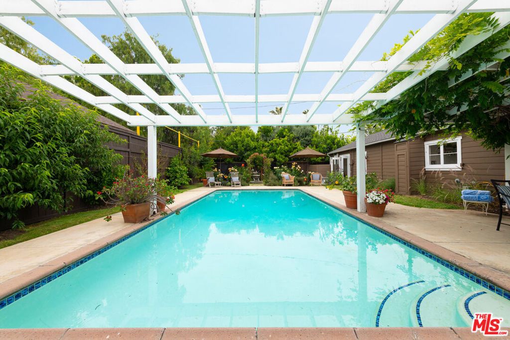 Image 38 of property listing at 5744 Calhoun Avenue, Sherman Oaks, CA 91401