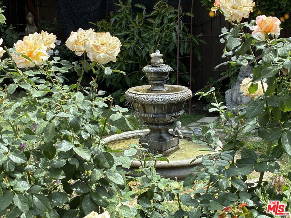 Image 42 of property listing at 5744 Calhoun Avenue, Sherman Oaks, CA 91401