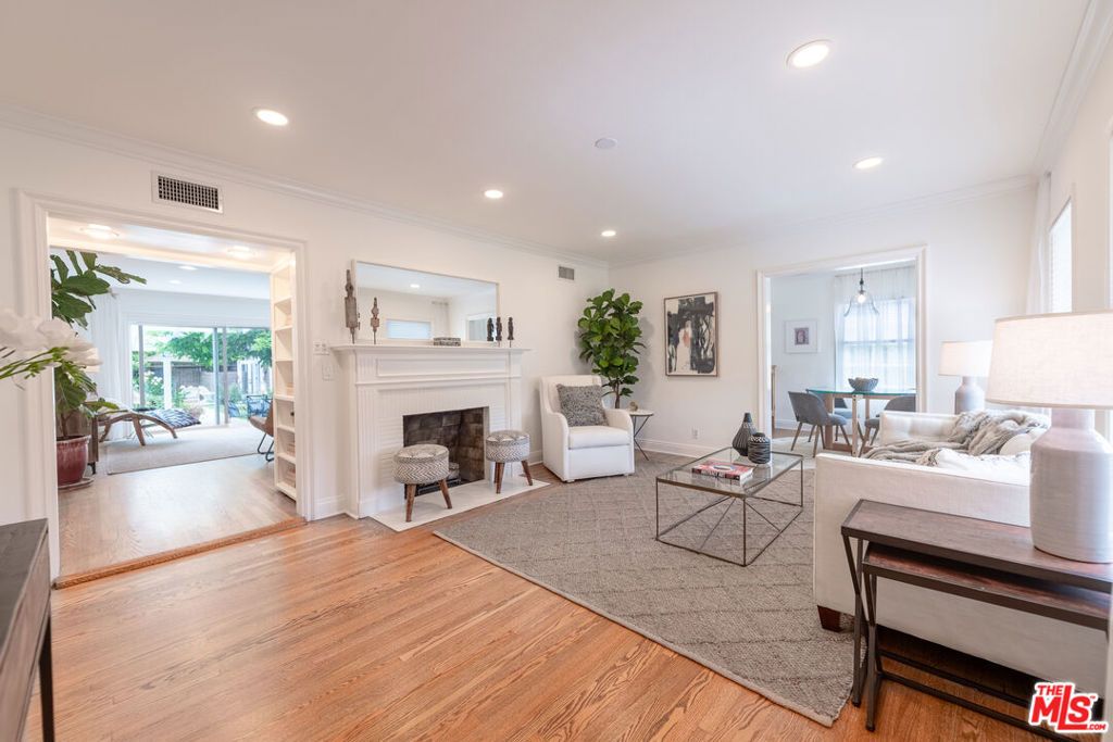 Image 7 of property listing at 5744 Calhoun Avenue, Sherman Oaks, CA 91401