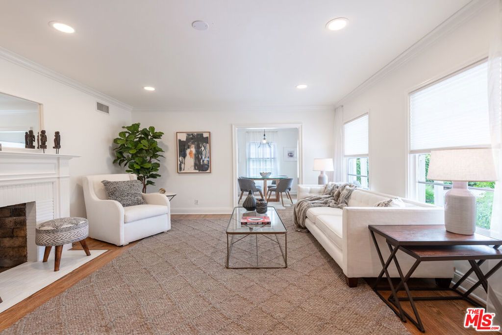 Image 8 of property listing at 5744 Calhoun Avenue, Sherman Oaks, CA 91401