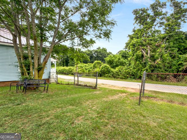 69 Stuart Avenue, Forsyth, GA 31029