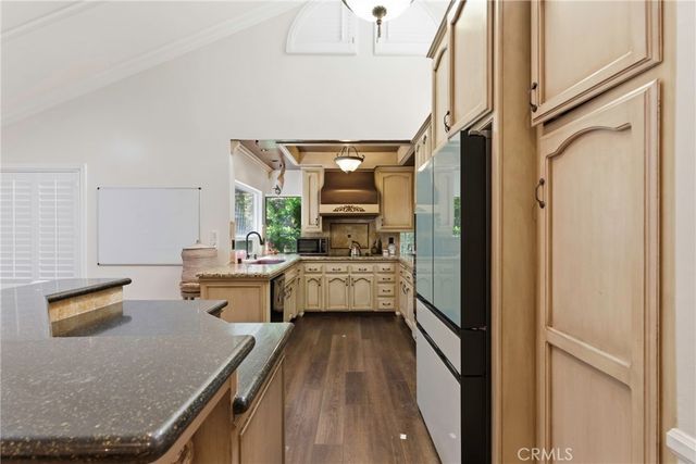 2512 Moffitt Way, Bakersfield, CA 93309