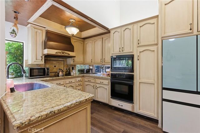 2512 Moffitt Way, Bakersfield, CA 93309