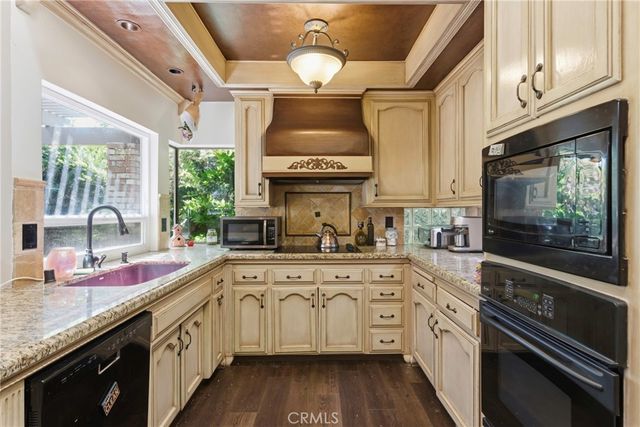 2512 Moffitt Way, Bakersfield, CA 93309