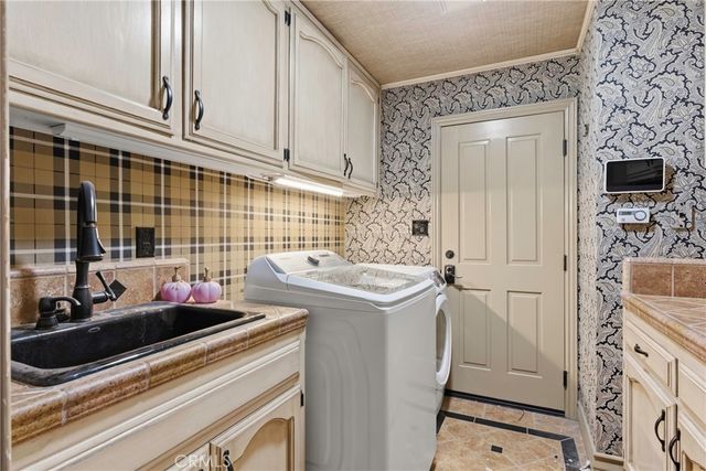 2512 Moffitt Way, Bakersfield, CA 93309